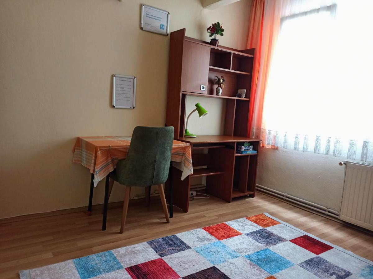 Private Room Close To Merter And Gungoren Textile Center Estambul Exterior foto